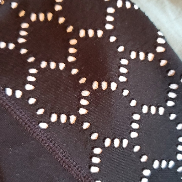 Athleta black & white patterned kapri leggings - Picture 8 of 9